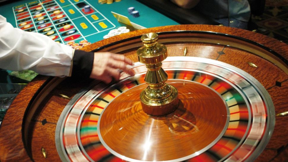 Gigi Becali, show total într-un casino din București: "A luat un fotoliu și a intrat cu el direct printr-un geam!" 
