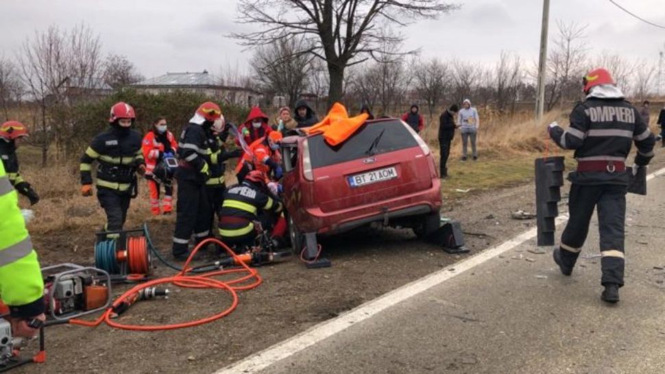 VIDEO | Accident teribil în Botoșani: O victimă încarcerată, în stare critică, după impactul cu un TIR