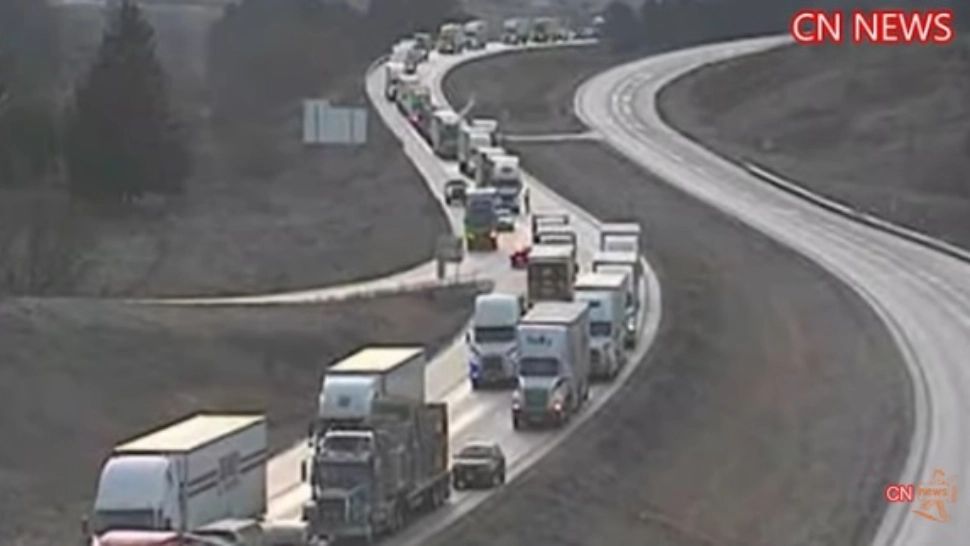 Dezastru în SUA - accidente în lanț: peste 100 de autovehicule implicate. Două TIR-uri, în flăcări, 20 de victime