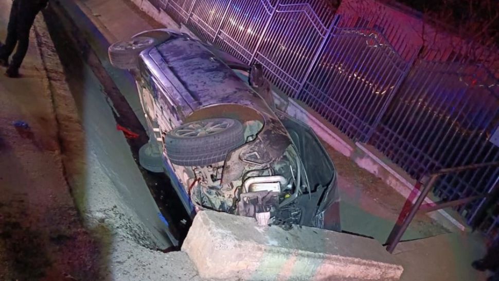 Accident grav - Patru tineri răniți după ce s-au răsturnat cu mașina