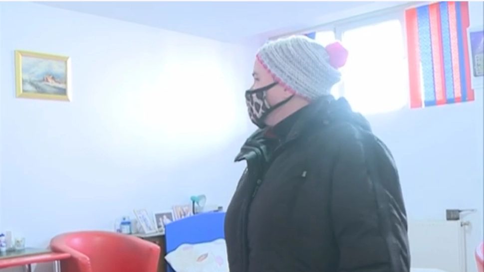 VIDEO O tânăra care și-a pierdut casa și locuiește într-o baracă, ajutată de fiica lui George Becali  