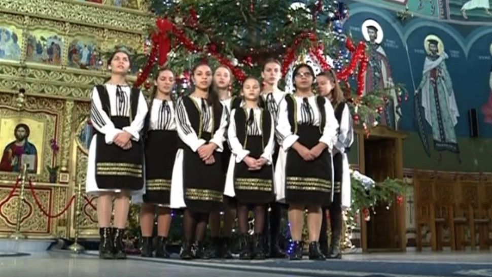 Tradiții de Crăciun din inima Ardealului. Glasul colindătorilor răsună pe toate ulițele