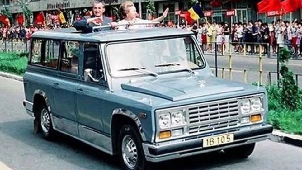 Privilegiile şi funcţiile celor cu numere de înmatriculare „speciale”. Cum era înainte de Revoluție și cum este acum