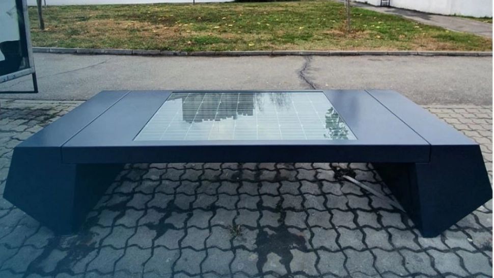 Pe ce mai dau autoritățile banii în plină pandemie. Băncuțe smart de 45.000 de euro