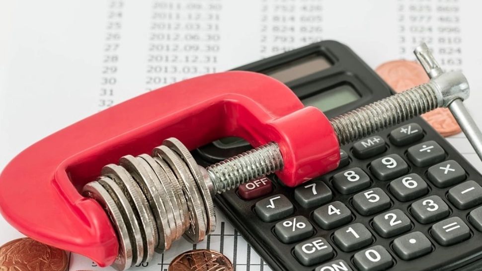 Scad RATELE pentru creditele în lei. De când încep să se simtă reducerile?