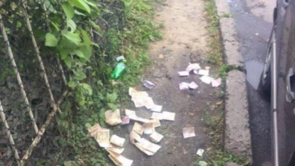 A găsit o bancnotă pe jos și a pus-o în portofel. Nu se aștepta la ceea ce a urmat