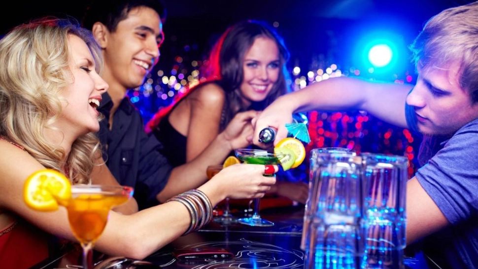 NU amesteca niciodată suc energizant și alcool. Iată ce se poate întâmpla!