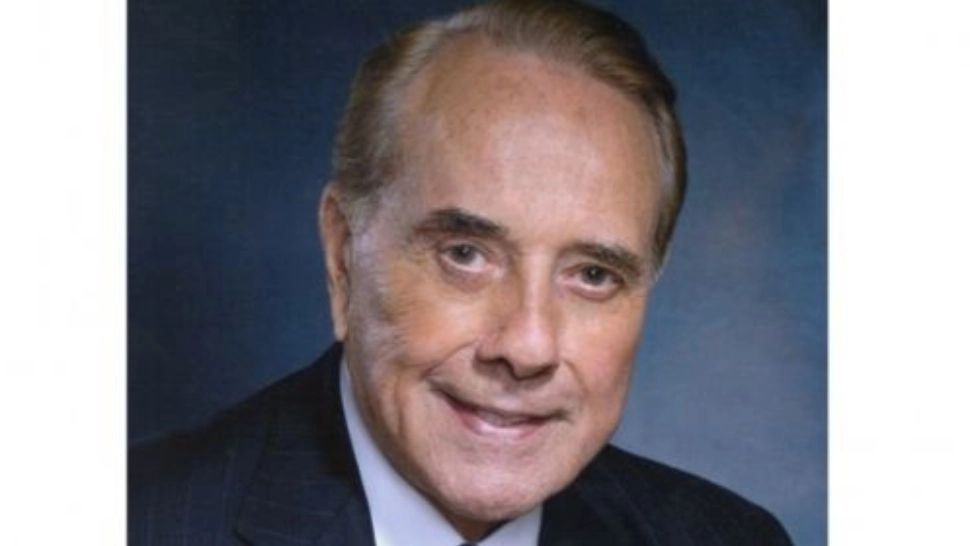 A murit Bob Dole, fost candidat la Casa Albă și fost susținător al lui Donald Trump