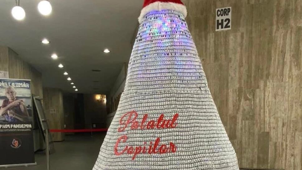 Șefii vaccinării îi fac praf pe cei care au dat amenda de 90.000 de lei pentru "Bradul vaccinării"