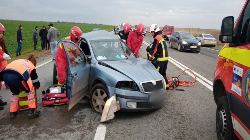 FOTO Accident CUMPLIT în județul Constanța: Un mort și doi răniți