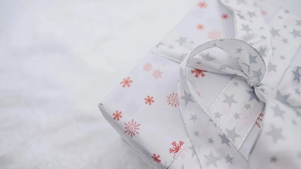 Fetița a  primit un iPad de Crăciun. Când a deschis cutia, însă, a izbucnit în lacrimi - FOTO