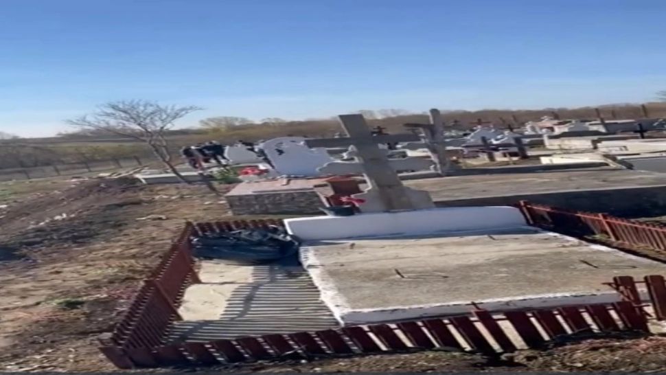 Morminte JEFUITE în direct, pe Facebook: Indivizii au furat bani şi bijuterii în valoare de peste 13.000 de lei 