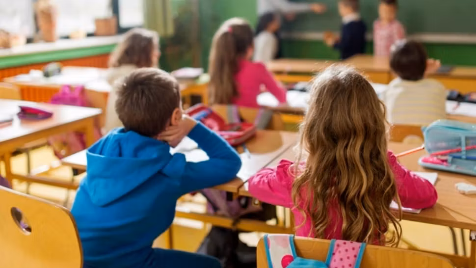 Școlile din Franța, în COLAPS, după creșterea cazurilor COVID-19 - În România, testarea a fost suspendată