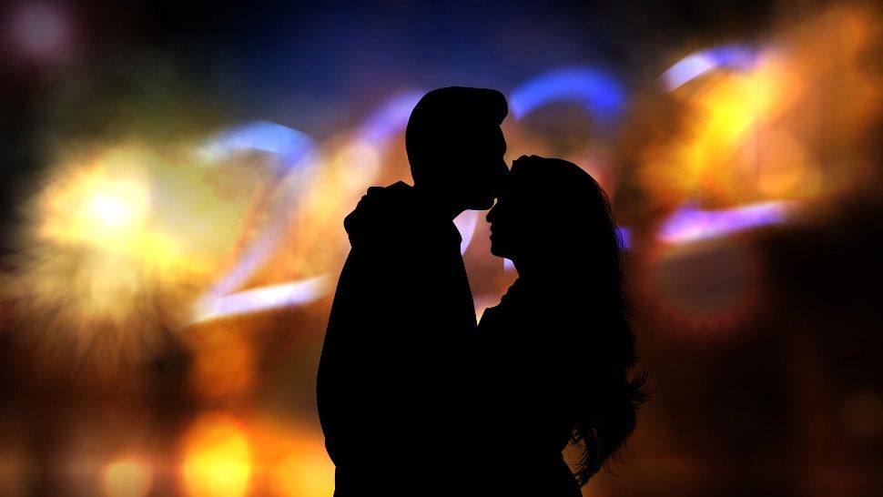 Revelion 2022: Ce trebuie să facă fetele nemăritate în noaptea dintre ani pentru a-l visa pe cel care le e sortit