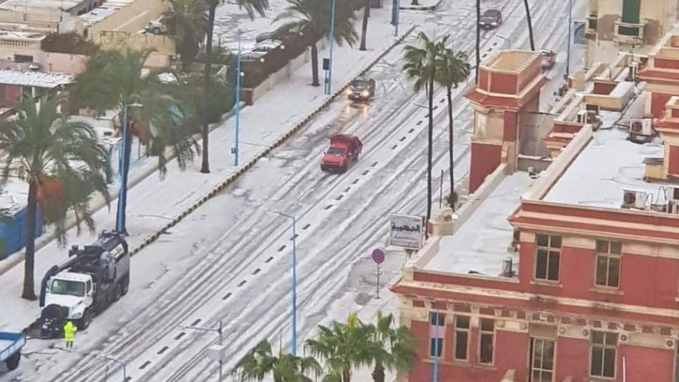 FOTO + VIDEO | Imagini de poveste. Prima ninsoare în Egipt după mulți ani 