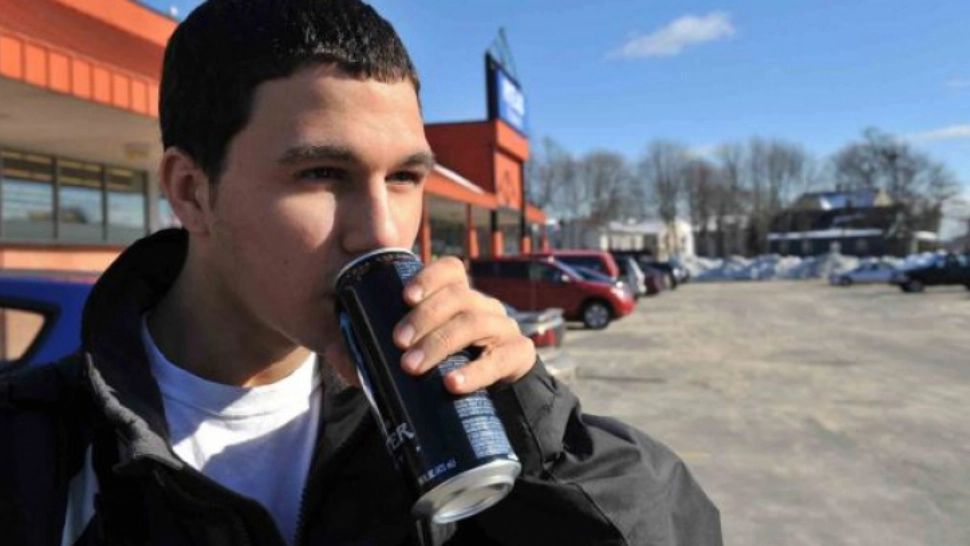 A băut în fiecare zi 4-5 cutii de suc energizant. După o lună, ŞOC. Medicii s-au crucit...