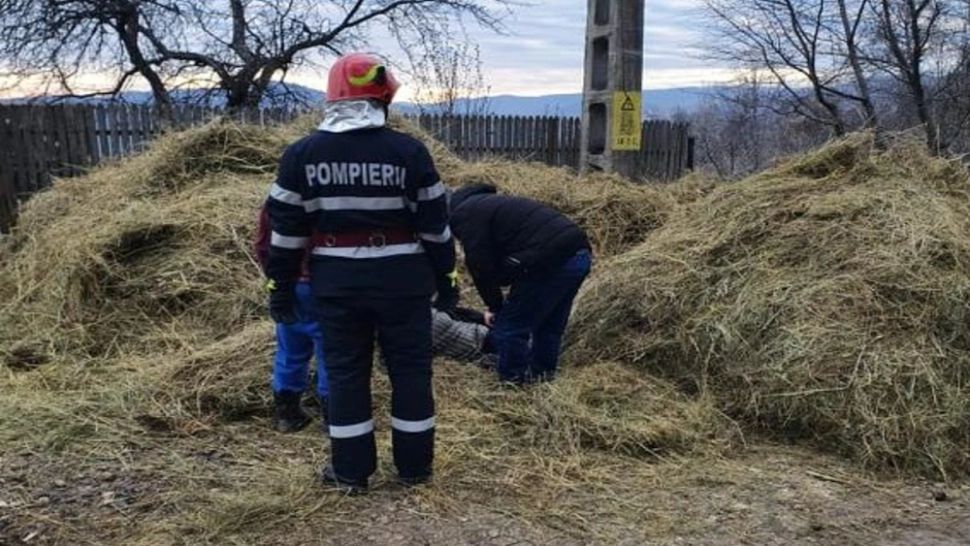 Incident grav în Dâmbovița: 2 VICTIME, după ce căruța în care se aflau s-a răsturnat