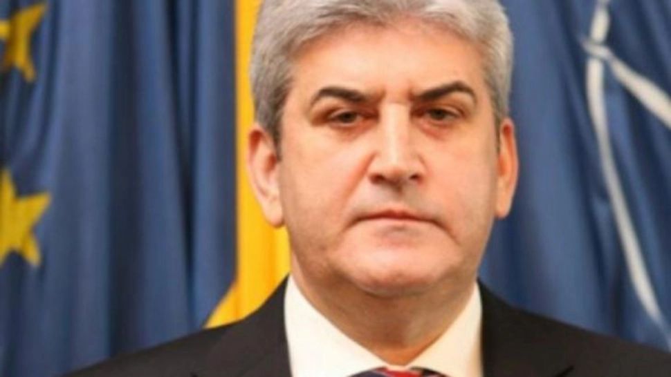 Gabriel Oprea, după dubla tragedie aviatică: Deplângem, cu durere în inimi, dispariția militarilor căzuți la datorie