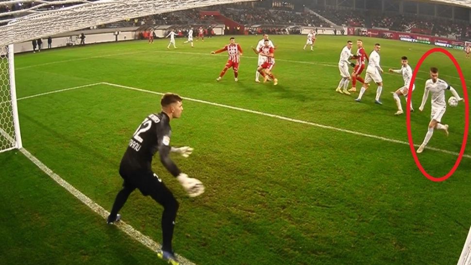 VIDEO – Trebuia acordat penalty sau nu? Faza controversată în care FCSB ar fi fost avantajată de arbitraj