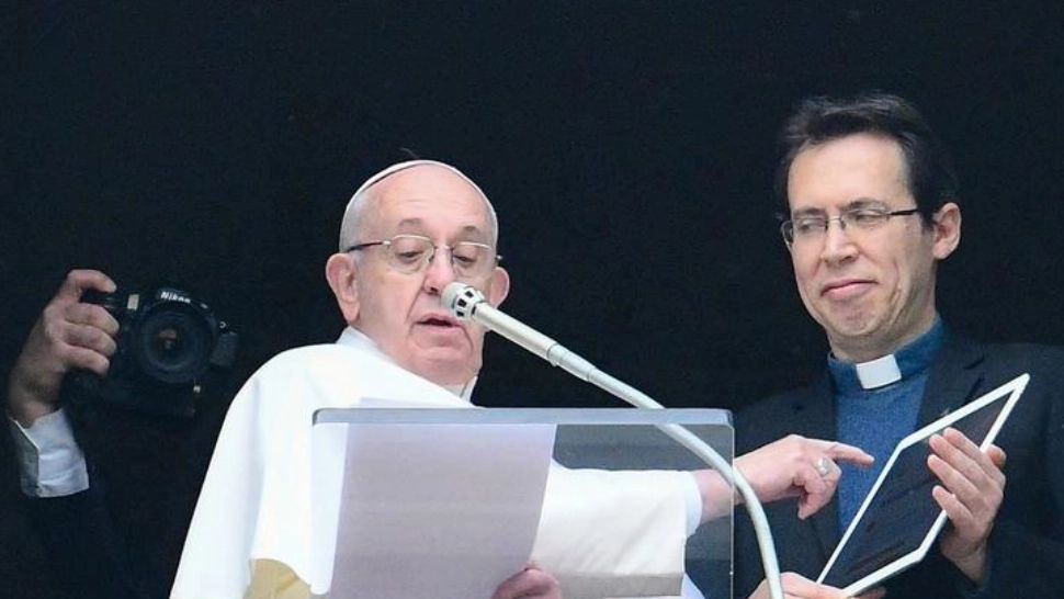 Papa Francisc îndeamnă la dialog si pace pe fondul tensiunilor între Rusia si Ucraina