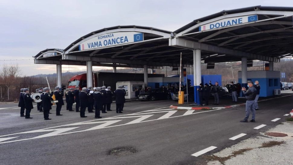 VIDEO | Colindători de peste hotare! Muzica de fanfară a răsunat la granița cu Republica Moldova cu ocazia Crăciunului 