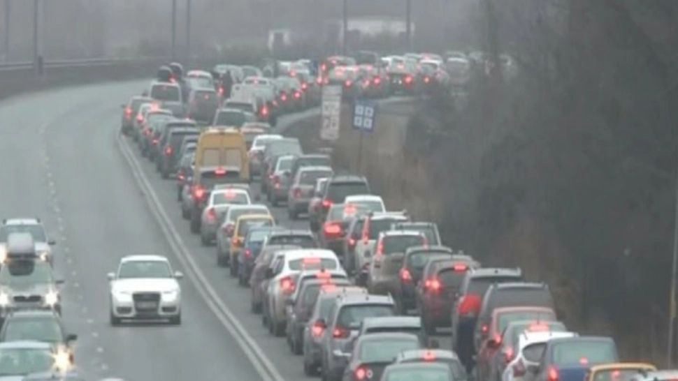 Trafic aglomerat pe DN 1. Coloane de maşini pe Valea Prahovei 