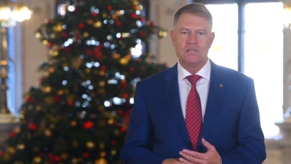 Klaus Iohannis, mesaj de Crăciun: Ocrotindu-i pe cei dragi, vom trece cu bine, solidari, peste această perioadă