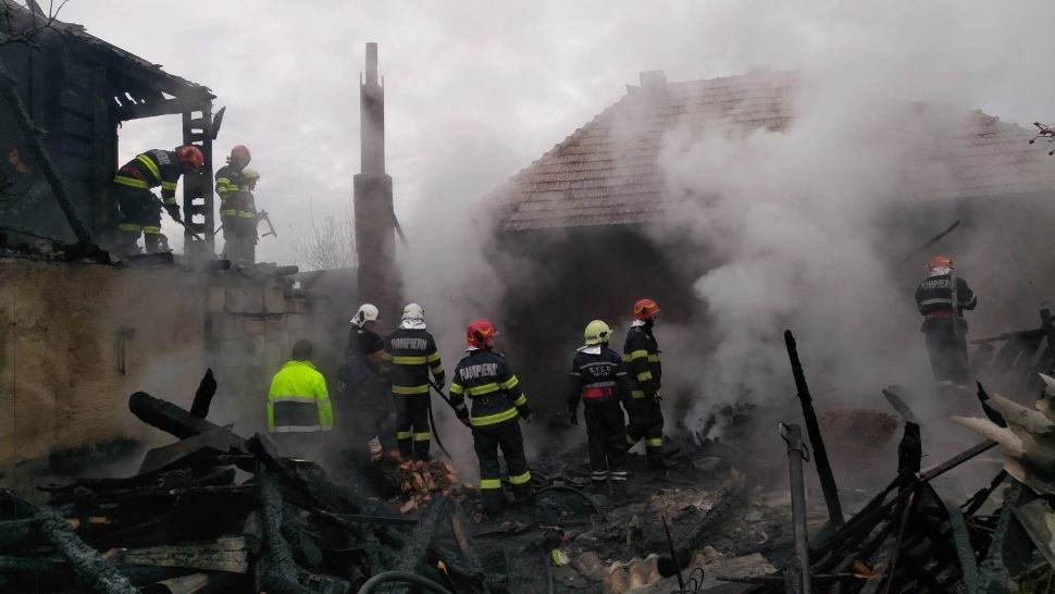 FOTO | Incendiu puternic în Harghita: 2 case au fost cuprinse de flăcări