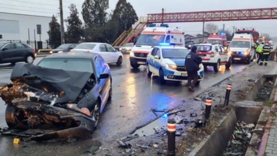 Accident grav în Potigrafu. O femeie a fost rănită după ce s-a răsturnat cu mașina. Traficul pe DN1 este blocat