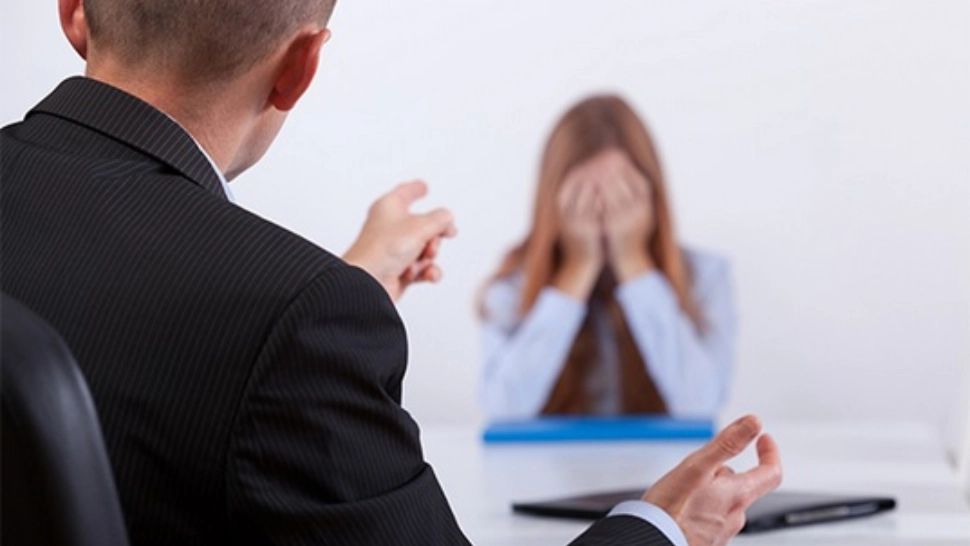 Sute de oameni, CONCEDIAȚI chiar înainte de Crăciun, prin Zoom