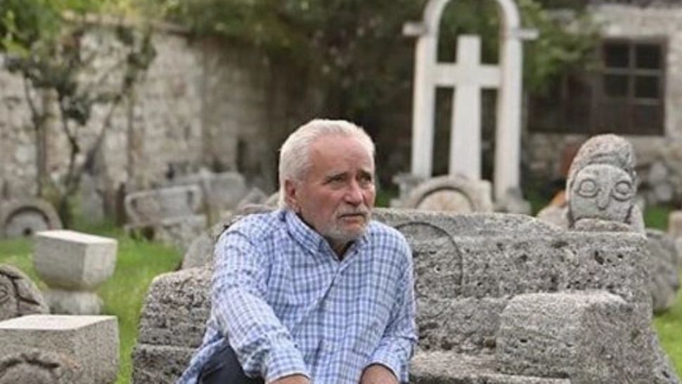 FOTO Cum arată mormântul lui Lucian Avramescu. Ce i-a cerut poetul Patriarhului Daniel