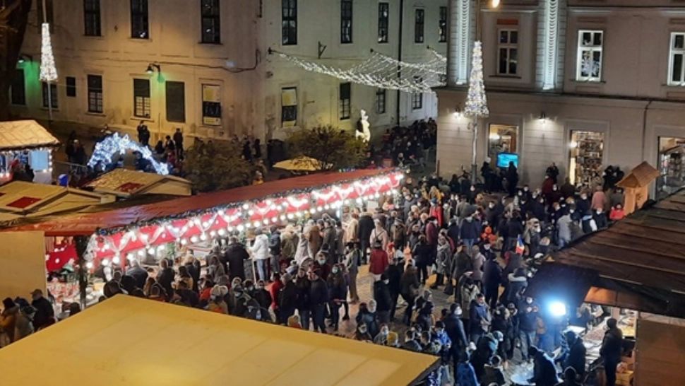 Bombă alimentară: Carne EXPIRATĂ la Târgul de Crăciun - Amenzi uriașe