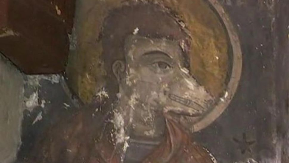 Sfântul cu chip de lup, pe o biserică veche de 300 de ani, din Buzău