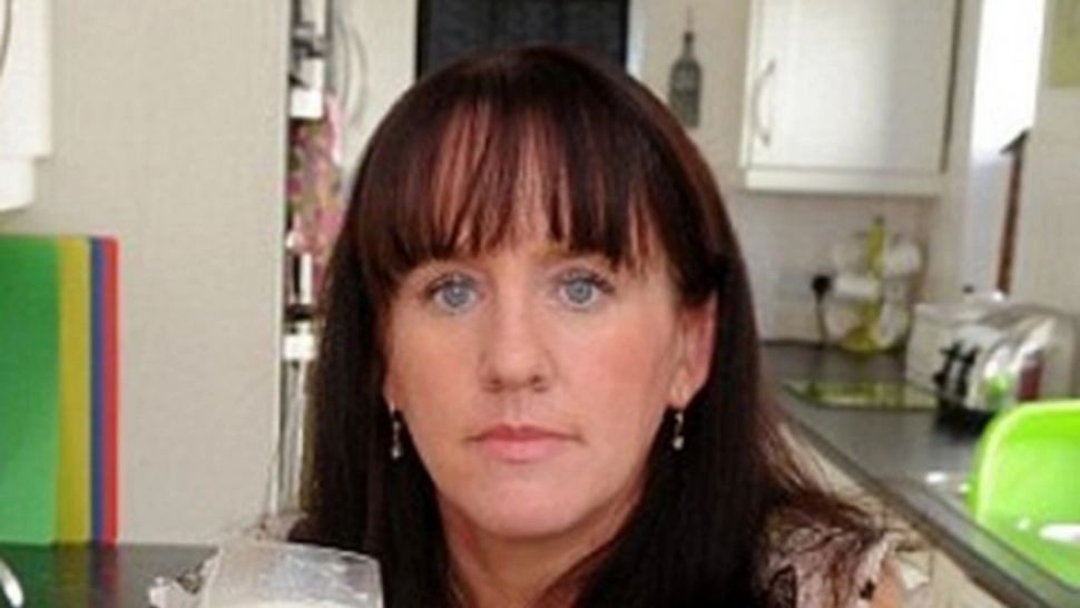 NU o să crezi ce bea această femeie ÎN FIECARE ZI! Soțul nu mai vrea să o sărute din cauza ASTA