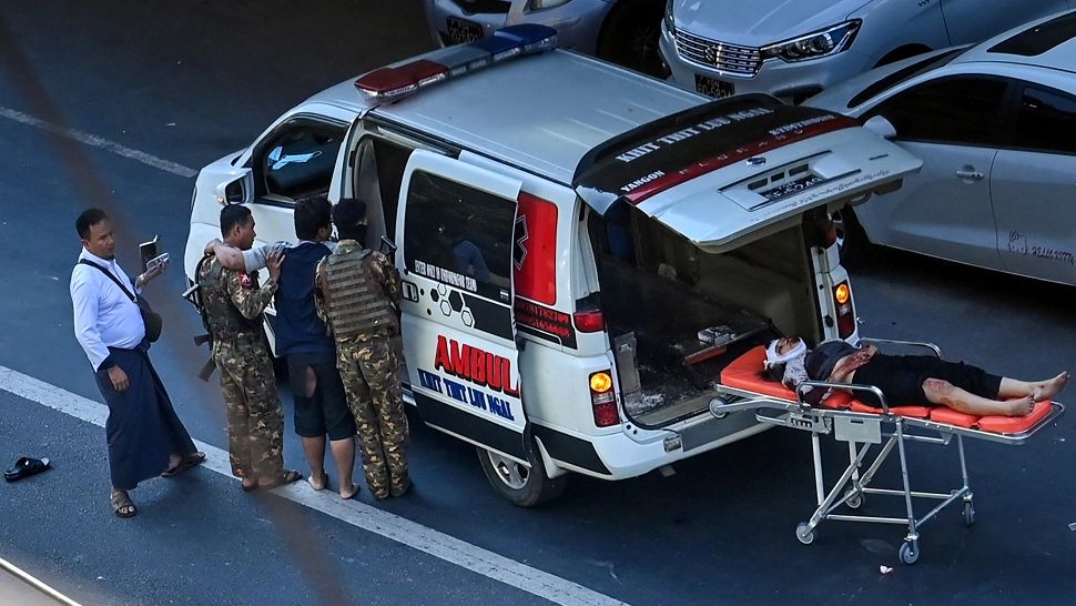 MĂCEL pe stradă. Forțele de ordine au împușcat 13 civili din greșeală. Explicațiile autorităților VIDEO 