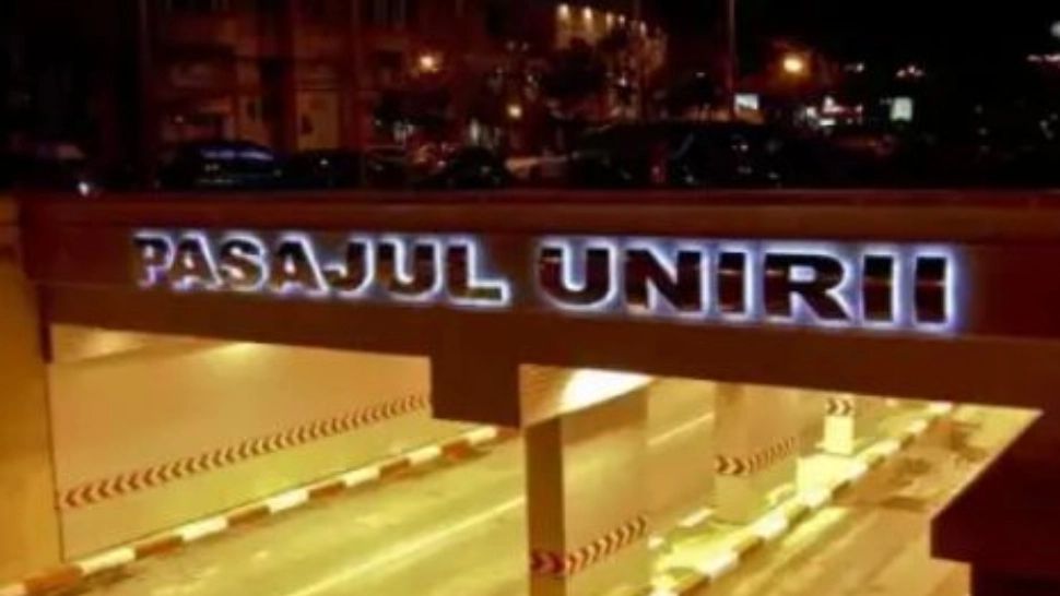 Pasajele rutiere din București, capcane mortale pentru șoferi - Piața Unirii, la un pas să cadă în Dâmbovița