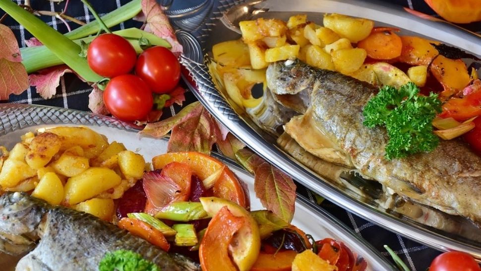 De ce NU trebuie să lipsească peștele de pe masa de Revelion - detaliul pe care multă lume îl scapă