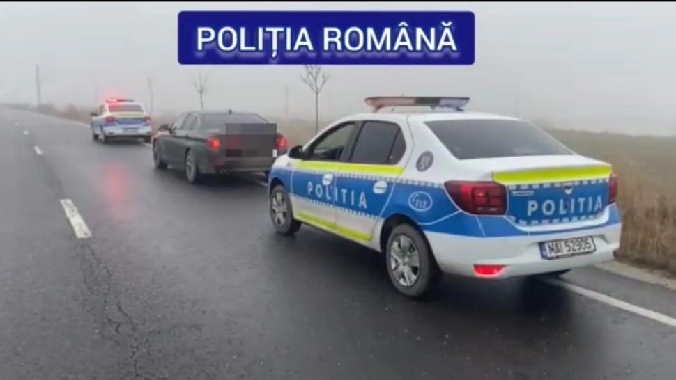 Momente de panică în trafic: Șoferiță amenințată cu un pistol. Ce au găsit polițiștii atunci când au oprit autoturismul