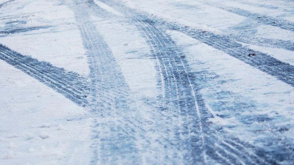 Vremea 22 noiembrie - Risc ridicat de formare a poleiului - Intensificări puternice de vânt cu rafale de peste 100km/h