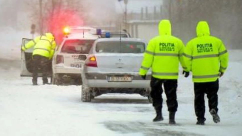 Ce RECOMANDĂRI fac polițiștii pentru conducătorii auto în sezonul de IARNĂ