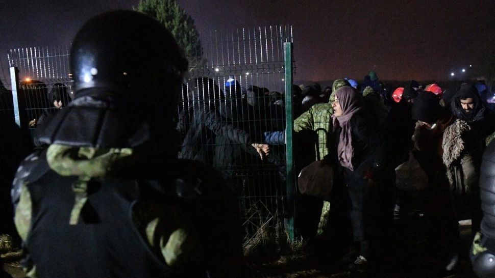 Polonia prelungeşte starea de urgenţă la frontiera cu Belarusul! Cât va mai dura conflictul hibrid si ce măsuri s-au luat 