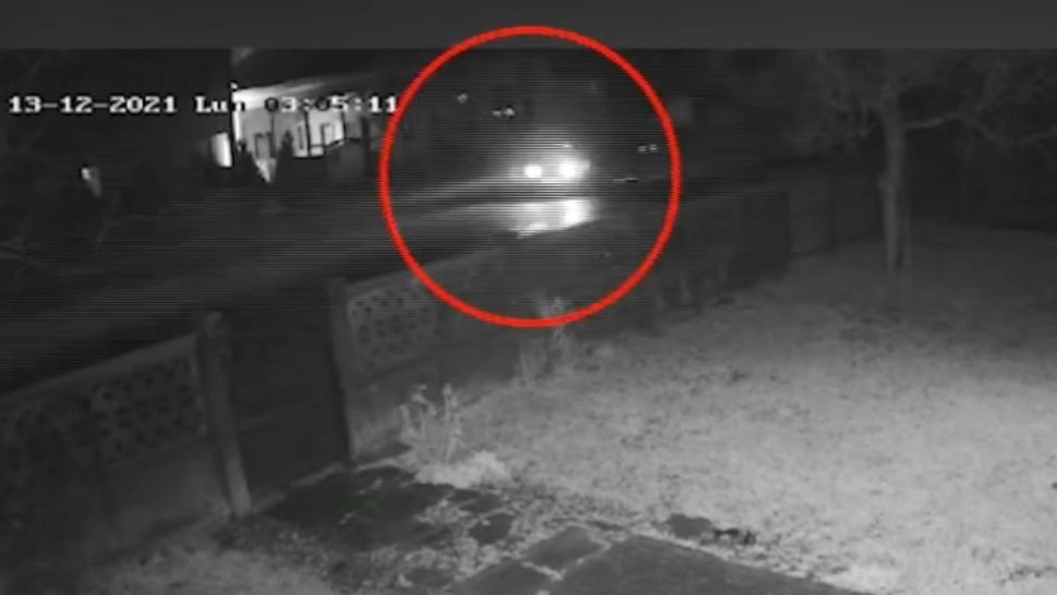 Momentul incendierii primăriei din Beleți-Negrești, suprins de camerele video - IMAGINI