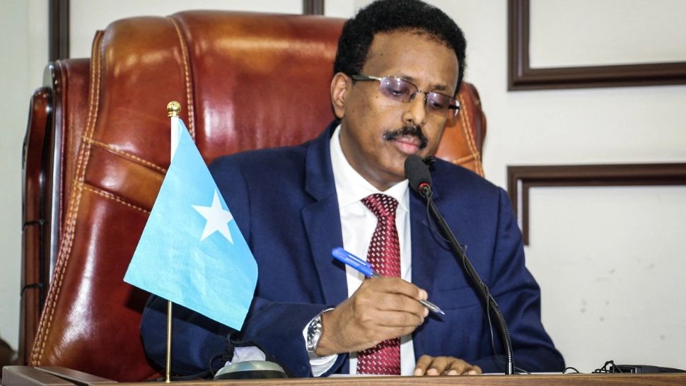 Președintele Somaliei îl suspendă pe premier din cauza unei anchete de corupție