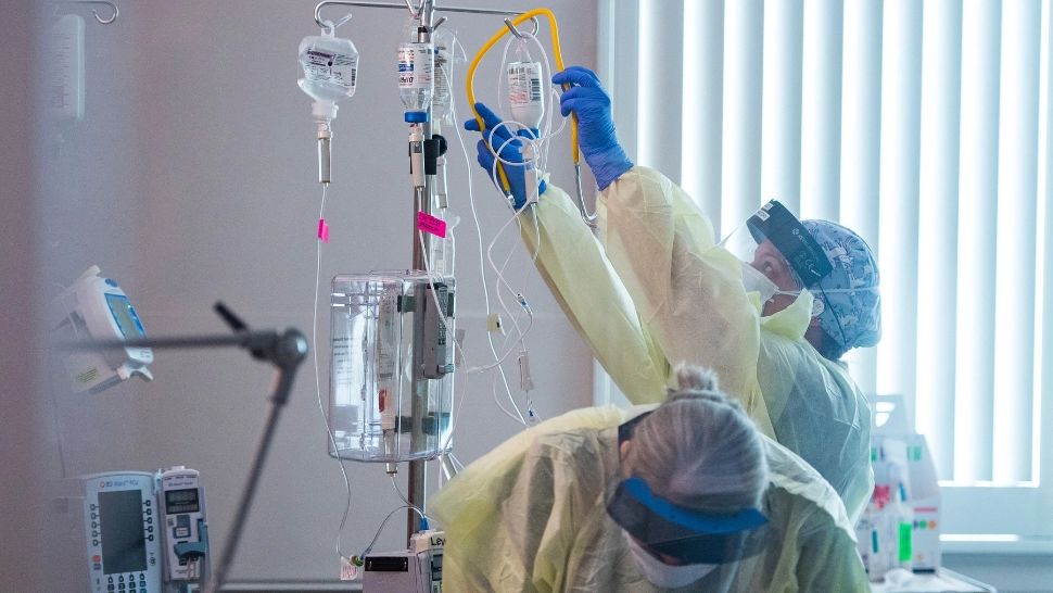 Valul 4 al pandemiei de COVID-19, la cel mai SCĂZUT nivel de până acum: La ce să ne așteptăm de Sărbători