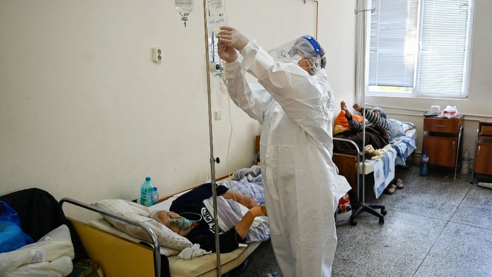 Bilanț coronavirus 28 decembrie. EXPLOZIE de noi infectări - peste 1.100 de cazuri, în ultimele 24 de ore. Câte DECESE s-au anunțat oficial