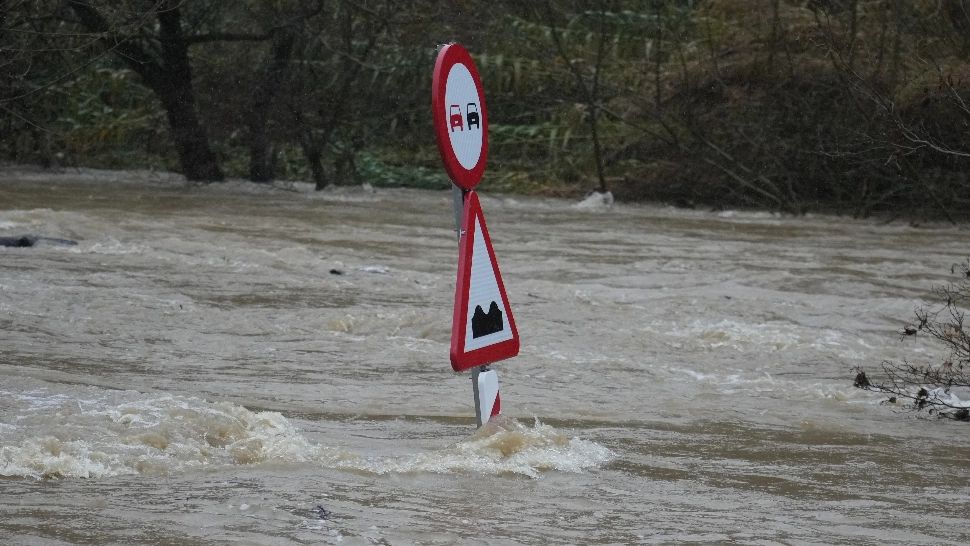 FOTO | Inundațiile fac ravagii în Spania: cel puțin un mort și case distruse