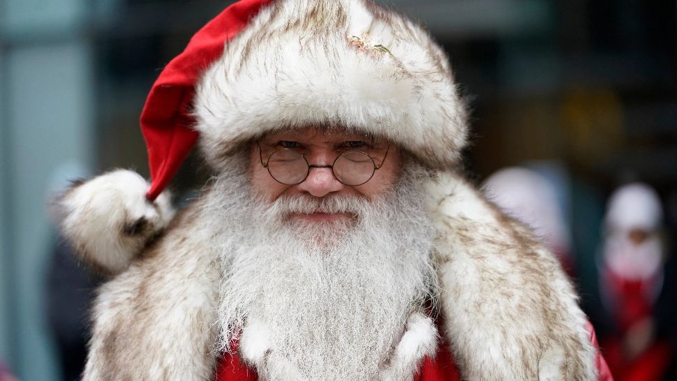 VIDEO | „Moș Crăciun” a fost arestat de polițiștii germani pentru că nu purta mască