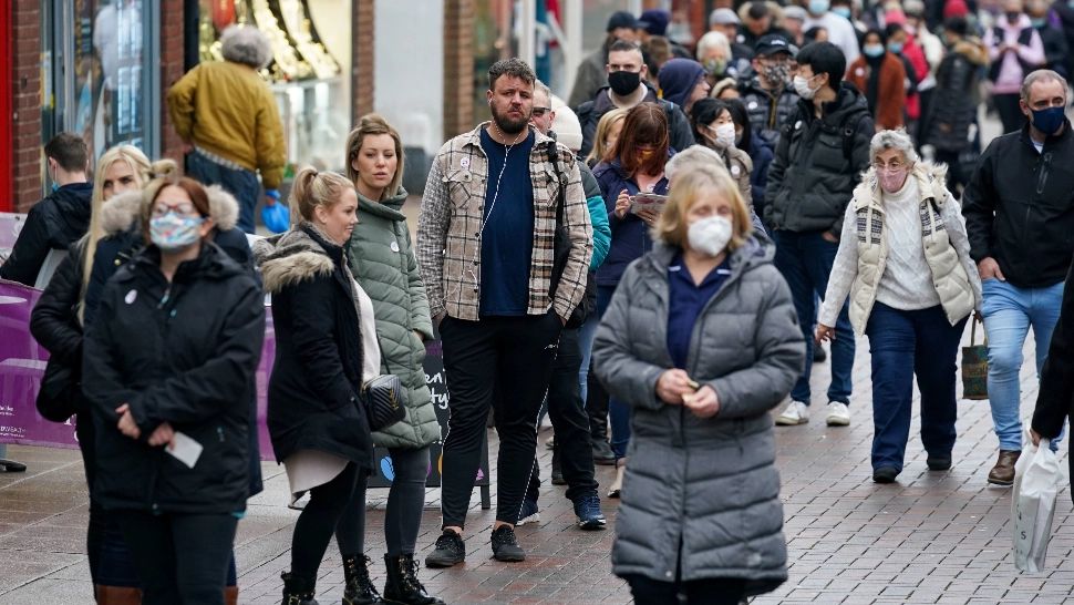 Marea Britanie, nou record de cazuri zilnice. Explozie de infectări Covid