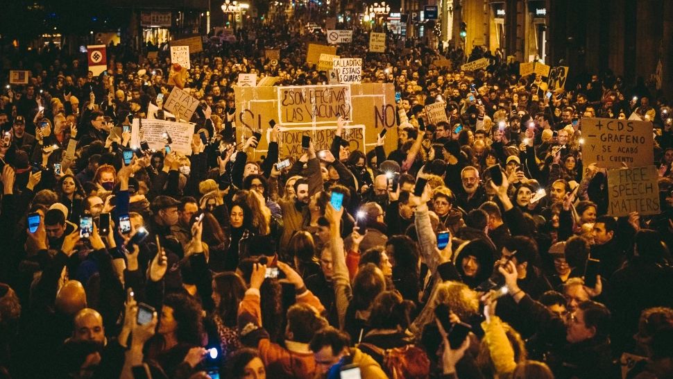 EXPLOZIE de infectări cu COVID-19: Catalonia pregătește noi RESTRICȚII chiar înainte de Crăciun