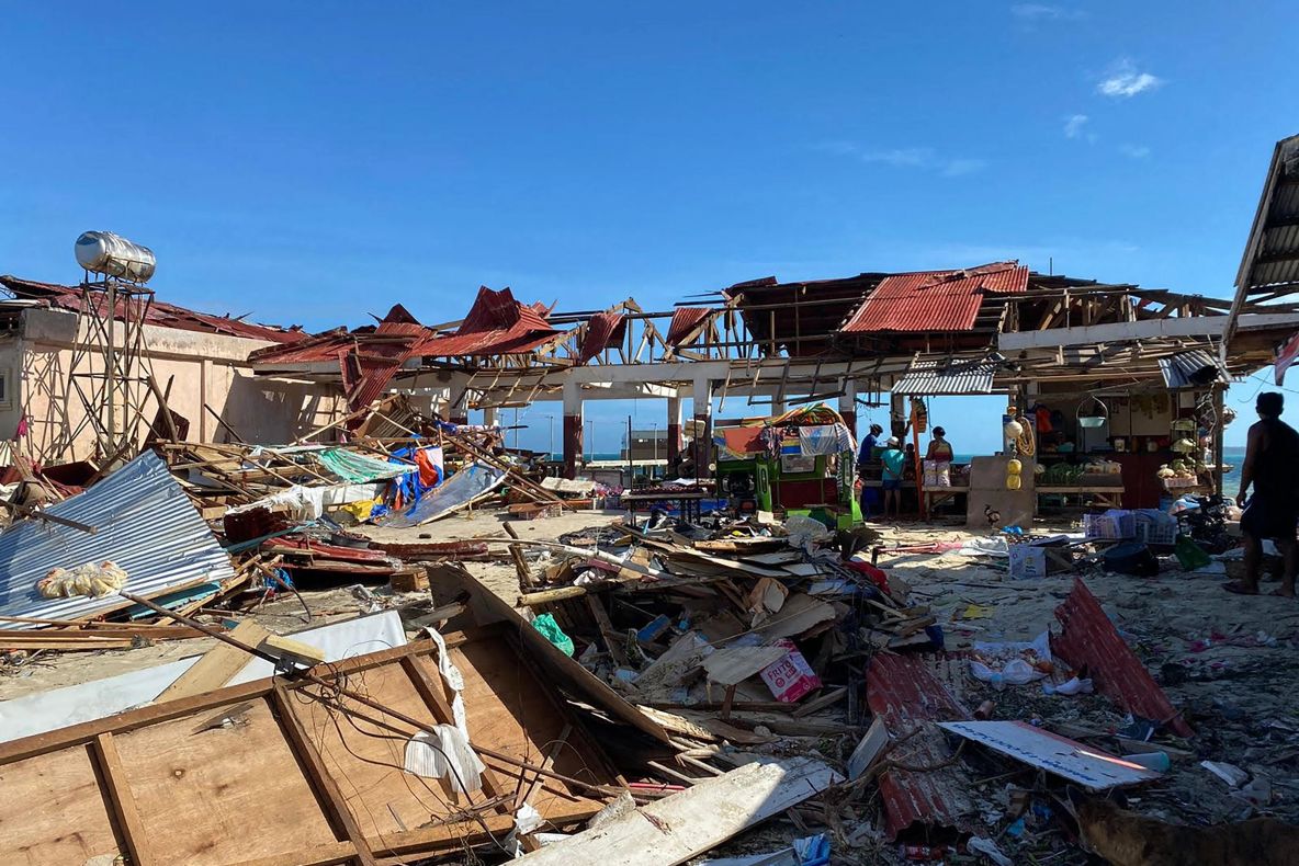 FOTO | Bilanț tragic în Filipine: Sute de morți și răniți, după un taifun devastator